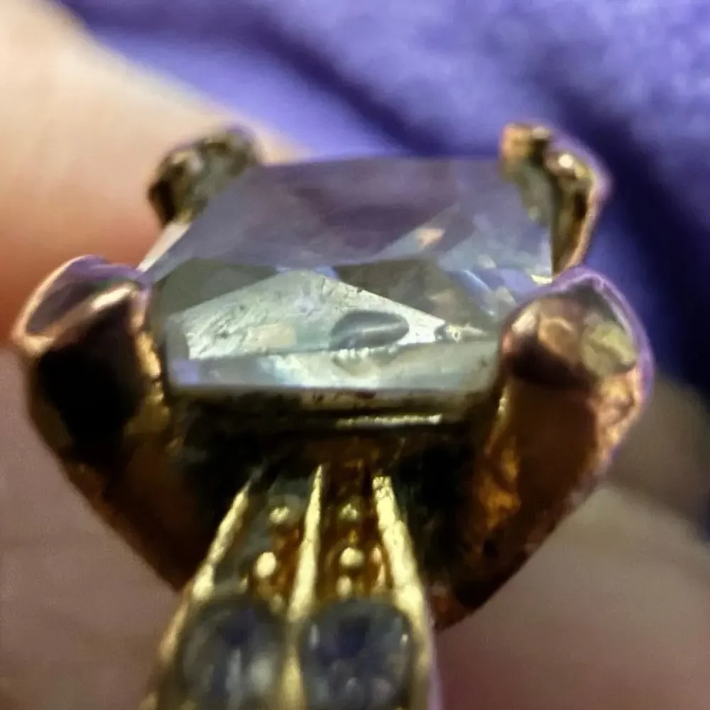 🧚🏻‍♀️ Vintage Style Statement Ring Size 7.5 Square Cut Gold Tone Distressed Look